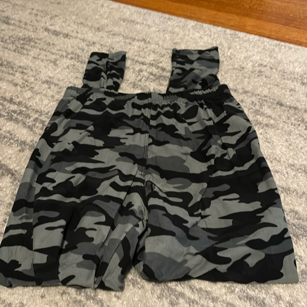 Buttery soft black cameo leggings